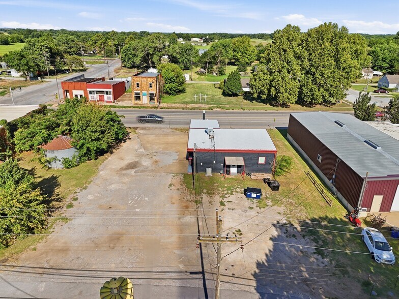 More Photos Of 112 N Chisholm Trl, Dover Restaurant For Sale