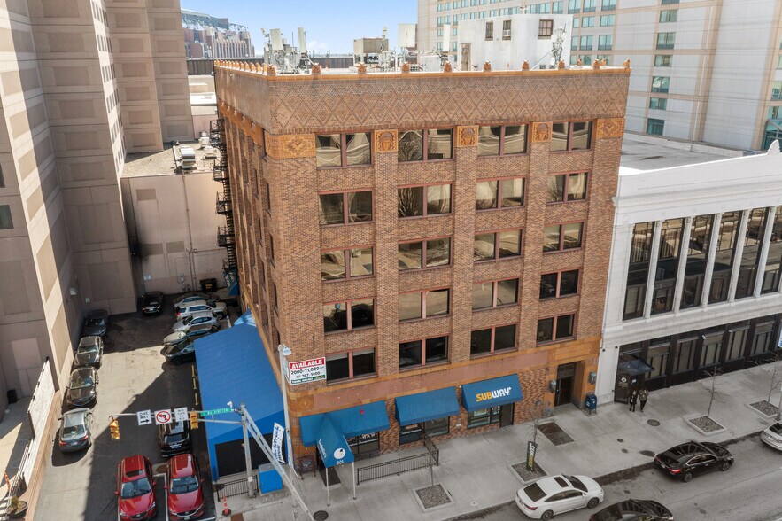 More Photos Of 301-309 W Washington St, Indianapolis Office For Lease