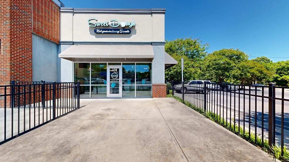 More Photos Of 400 Dobys Bridge Rd, Fort Mill Storefront Retail Office For Lease