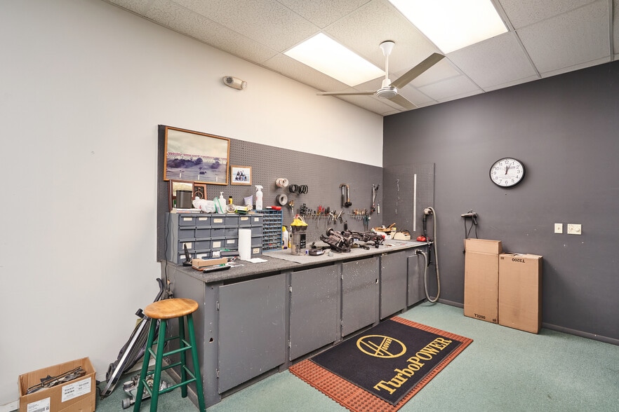 85 Ghent Rd, Akron, OH 44333 Freestanding For Sale