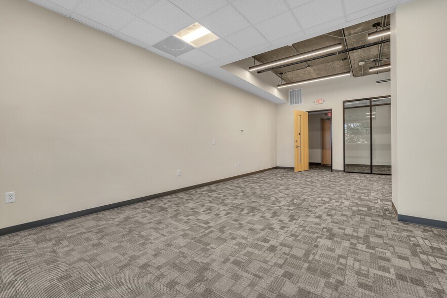More Photos Of 8701 Menchaca Rd, Austin Medical For Lease