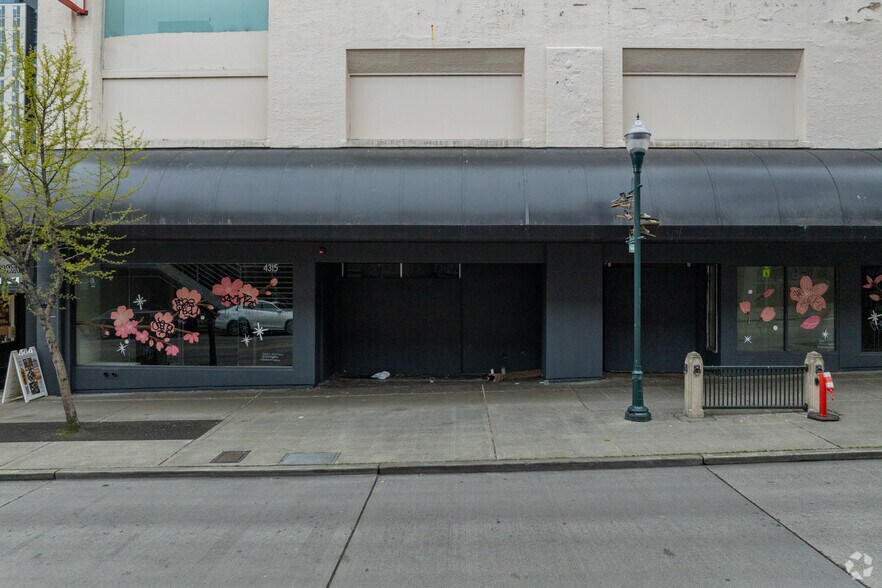 More Photos Of 4315 NE University Way, Seattle Storefront For Lease