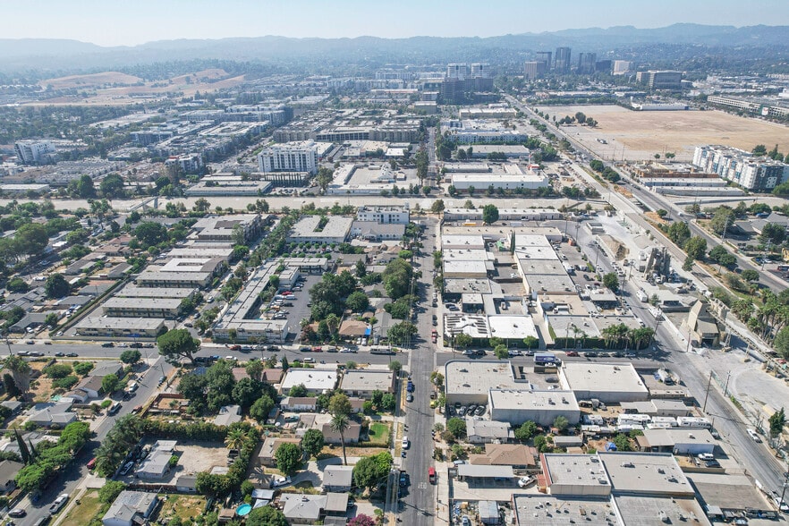 More Photos Of 6943 Eton Ave, Canoga Park Manufacturing For Lease