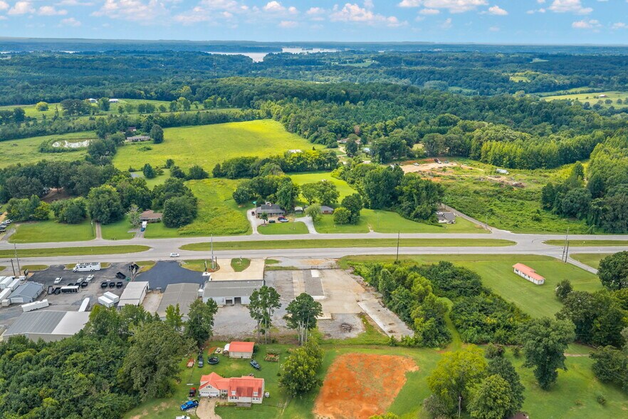 More Photos Of 10063 US-72, Rogersville Warehouse For Lease