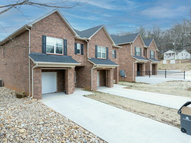Primary Photo Of 7100 Dulaney Way, Knoxville Apartments For Sale