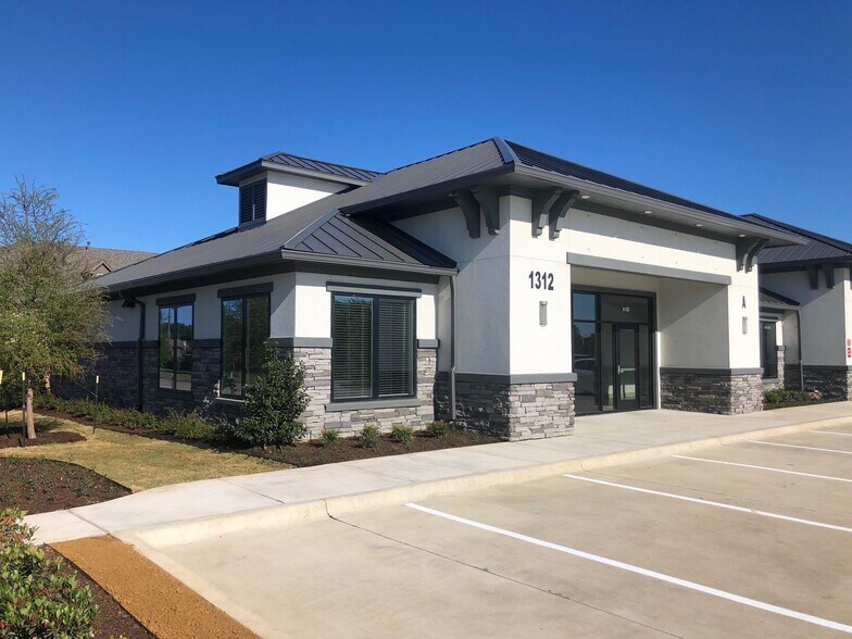 More Photos Of 1312 W Exchange Pkwy, Allen Medical For Lease