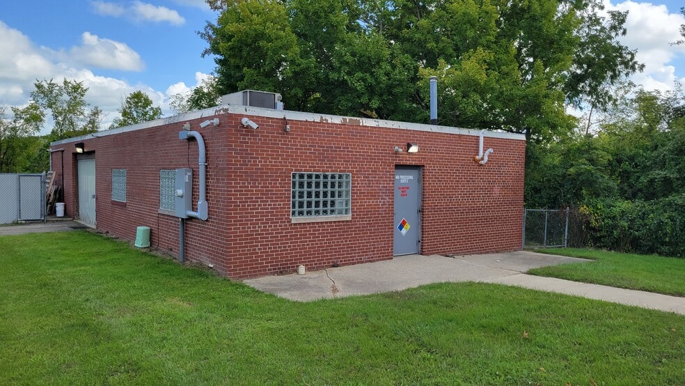 More Photos Of 427 N Steer St, Addison Hospital For Sale