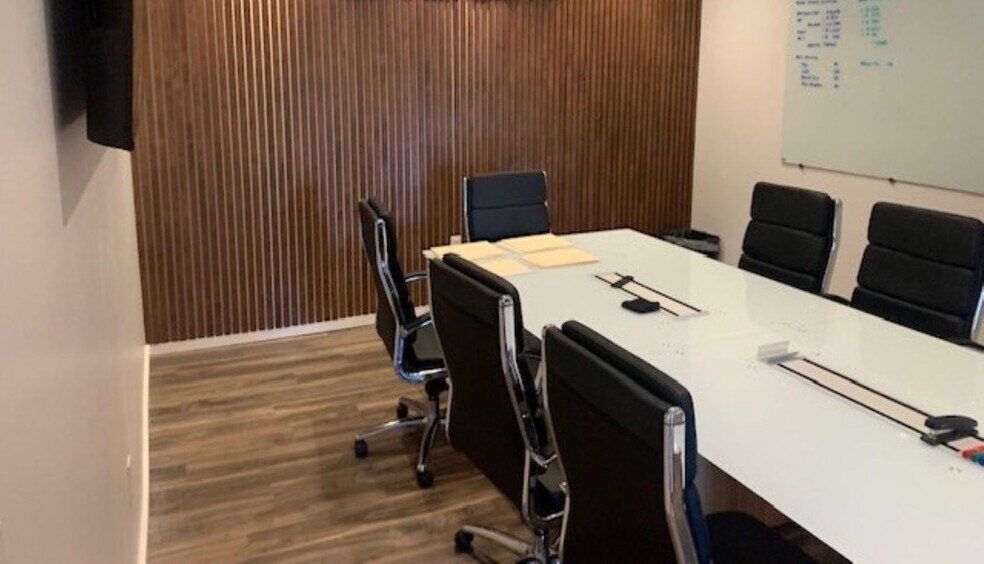 More Photos Of 1951 SR 426 W, Oviedo Office For Lease