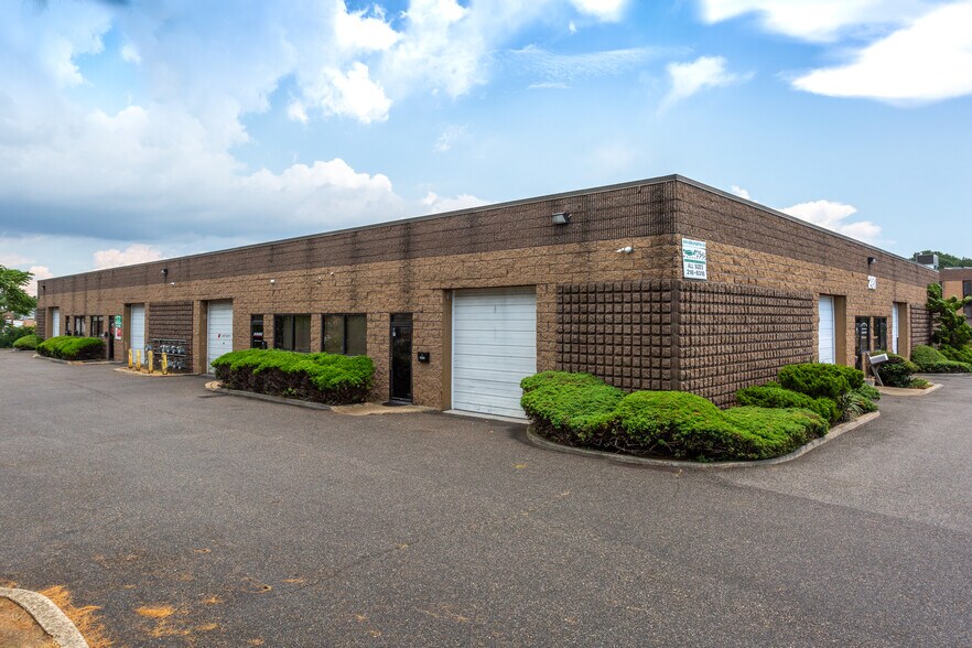 More Photos Of 281 Skip Ln, Bay Shore Warehouse For Lease
