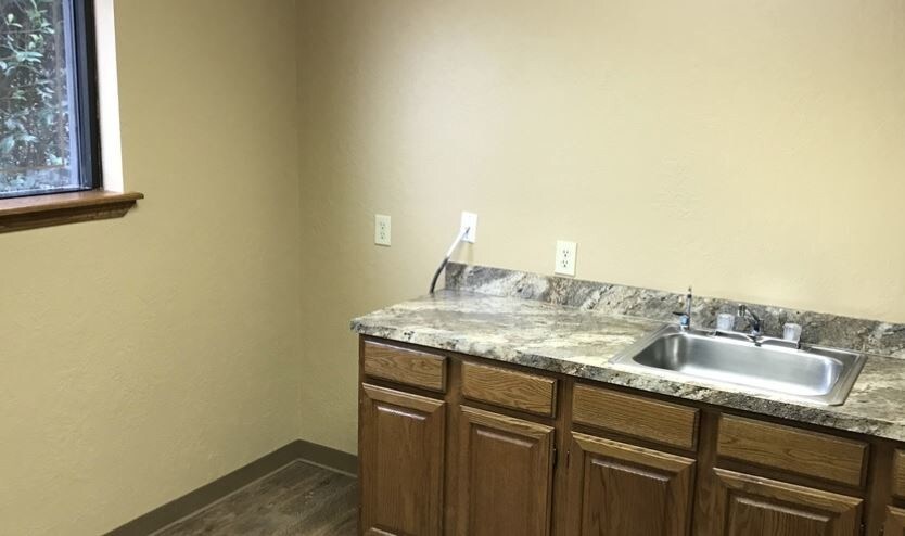 More Photos Of 916 SW 38th St, Lawton Medical For Lease