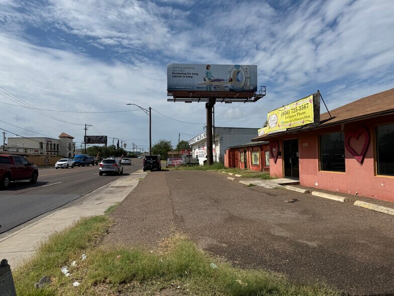 More Photos Of 1117-1119 Bustamante St, Laredo General Retail For Sale