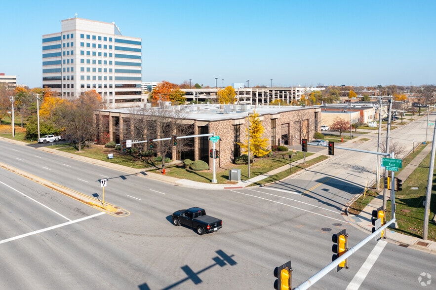 More Photos Of 225 N Arlington Heights Rd, Elk Grove Village Light Distribution For Lease