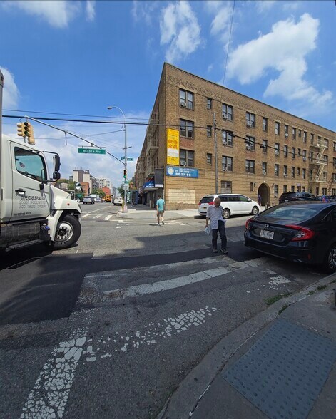 More Photos Of 4233 College Point Blvd, Flushing General Retail For Lease