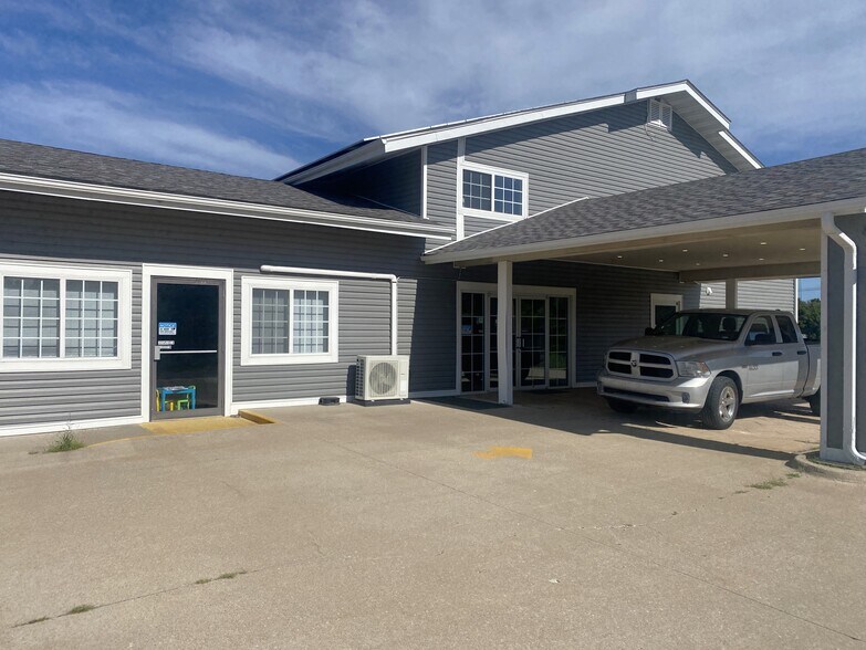 More Photos Of 1 Proactive Dr, New Florence Hotel For Sale