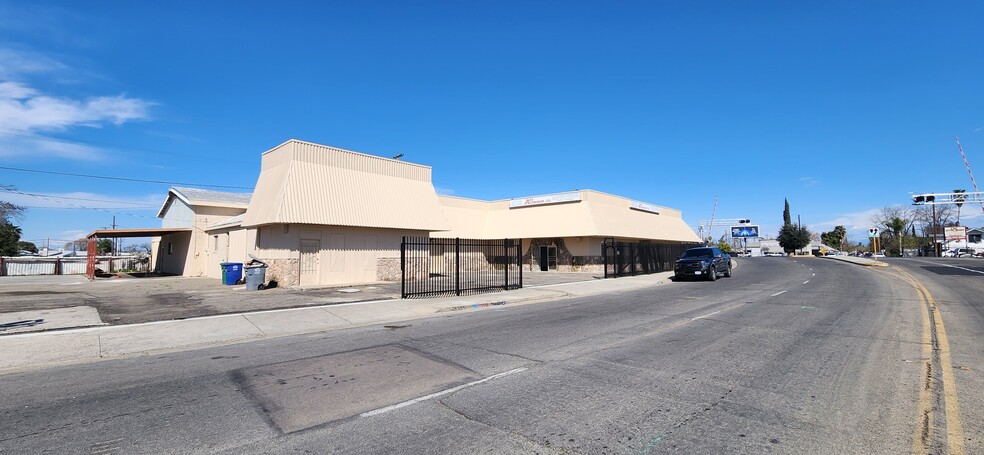 Primary Photo Of 1907 Olive Ave, Fresno Showroom For Lease