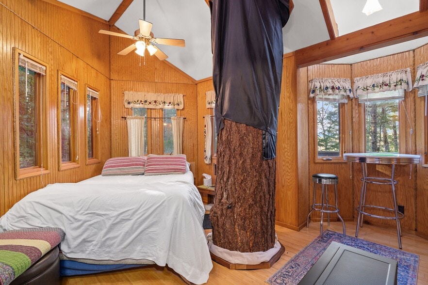 More Photos Of 3305 Dick George Rd, Cave Junction Hospitality For Sale