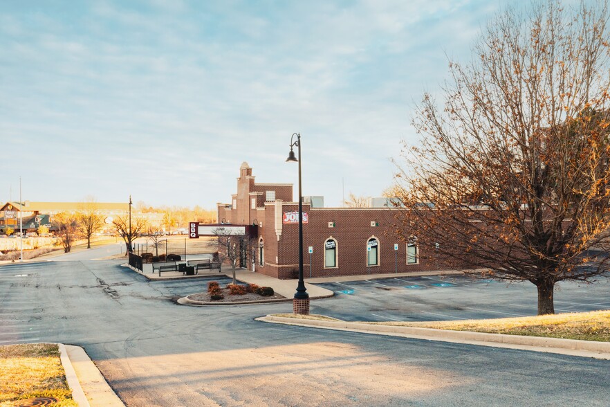 More Photos Of 333 W Albany St, Broken Arrow Restaurant For Sale