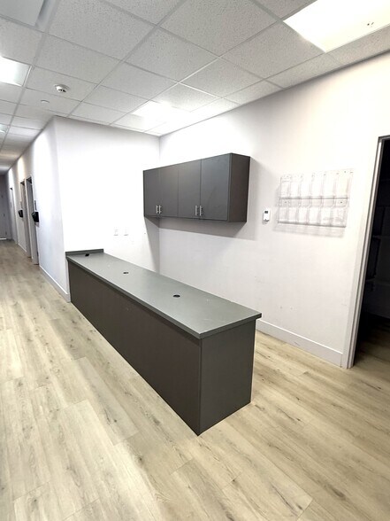 More Photos Of 601 N Federal Hwy, Hallandale Beach Office For Lease