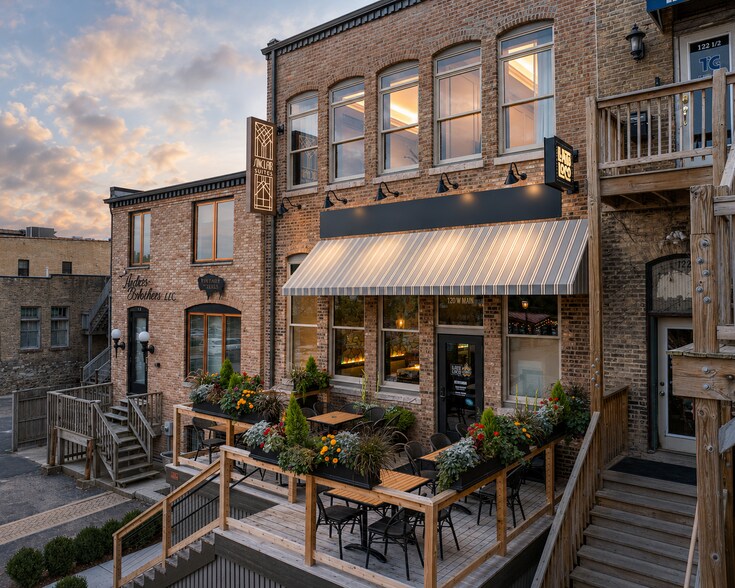 More Photos Of 120 W Main St, West Dundee Storefront Retail Office For Lease