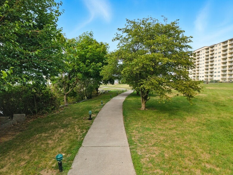 More Photos Of 1 Cove Way, Quincy Marina For Sale