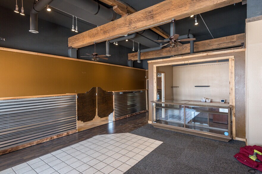 More Photos Of 39 S Main St, Payette Storefront Retail Residential For Lease