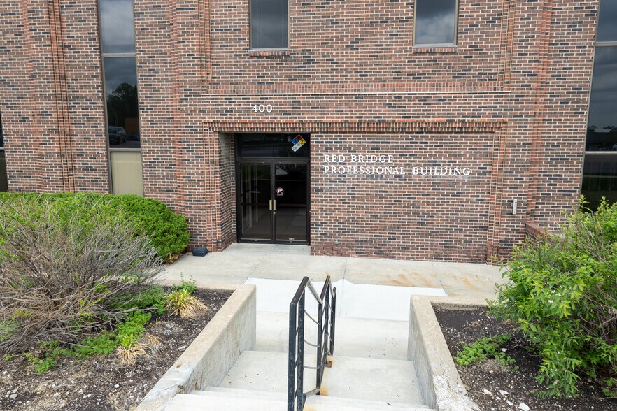 More Photos Of 400 E Red Bridge Rd, Kansas City Medical For Sale