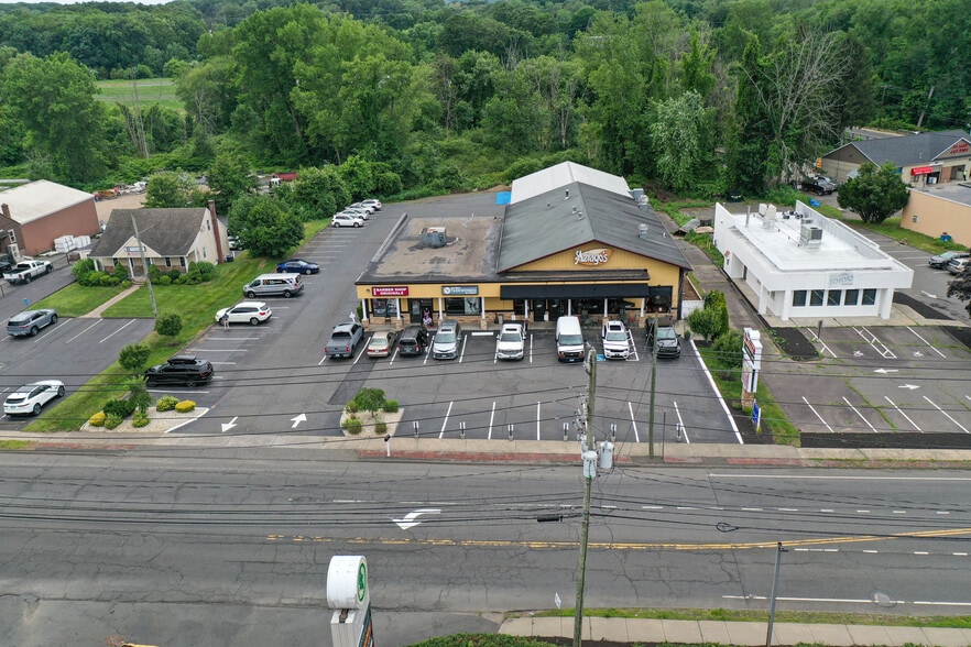 More Photos Of 166 Queen St, Southington Freestanding For Lease