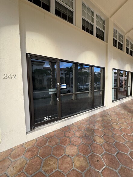 More Photos Of 247 Sunrise Ave, Palm Beach Storefront Retail Office For Lease