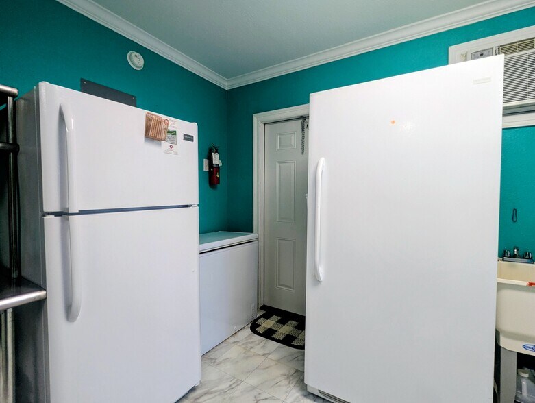 More Photos Of 422 N Lhs Dr, Lumberton Freestanding For Sale