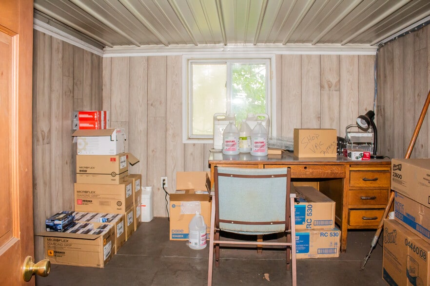 More Photos Of 8 Englewood St, Webster Auto Repair For Sale