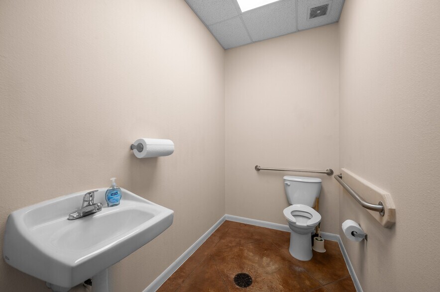 More Photos Of 126 W Cedar Bayou Lynchburg Rd, Baytown Medical For Sale