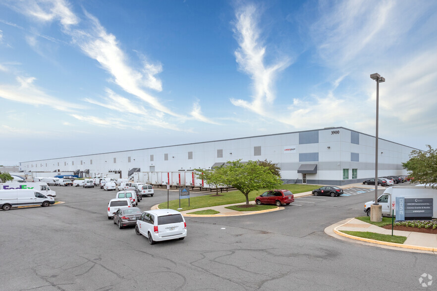 Primary Photo Of 3900 Stonecroft Blvd, Chantilly Warehouse For Lease