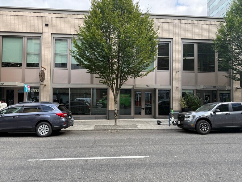 More Photos Of 826 SW 2nd Ave, Portland Storefront For Lease