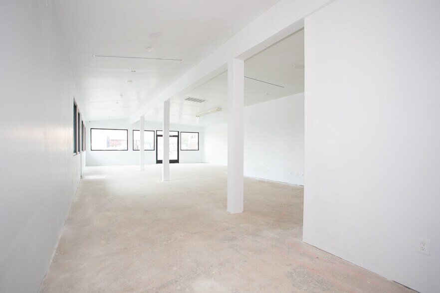 More Photos Of 550 W Manchester Blvd, Inglewood General Retail For Sale