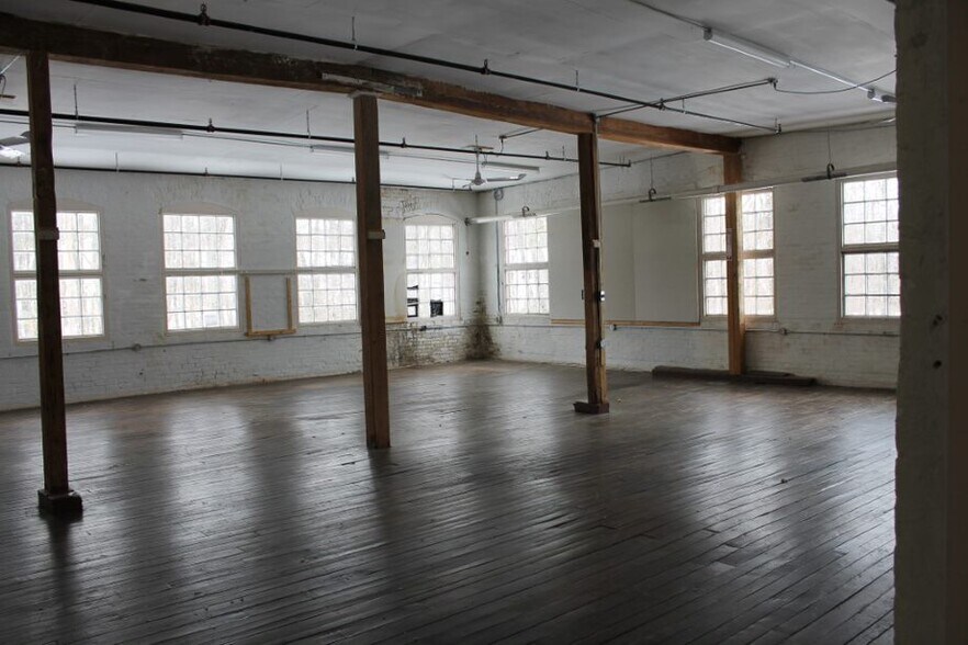More Photos Of 68 Tower St, Hudson Warehouse For Sale