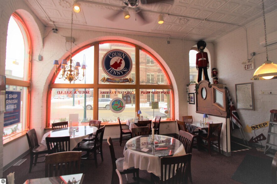 More Photos Of 129 S Union St, Traverse City Storefront Retail Office For Lease