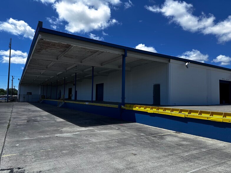 More Photos Of 2510 Lipan St, Corpus Christi Distribution For Sale