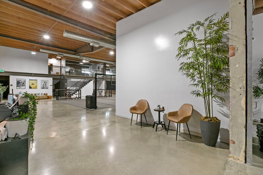 More Photos Of 1604 Venice Blvd, Los Angeles Showroom For Lease