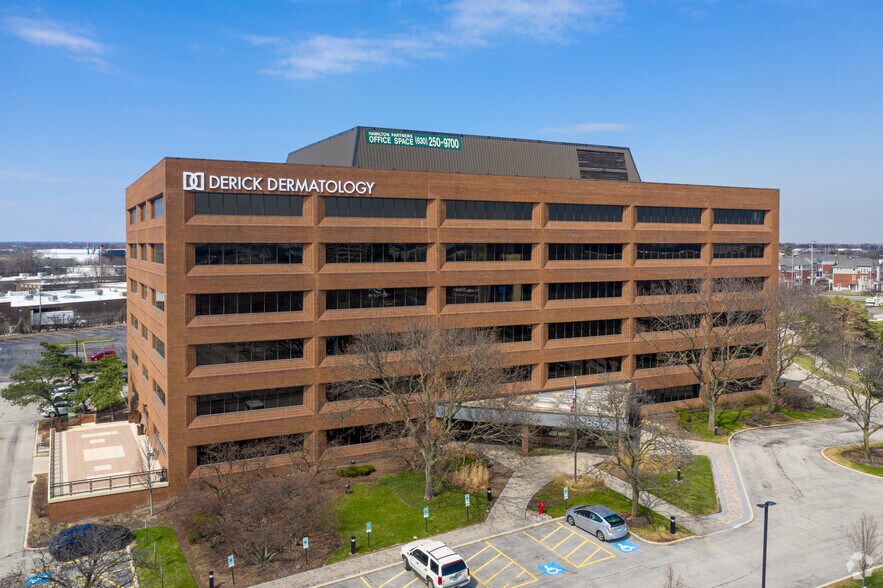 More Photos Of 85 W Algonquin Rd, Arlington Heights Office For Lease