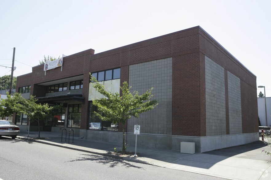 More Photos Of 1636 E Burnside St, Portland Office For Sale