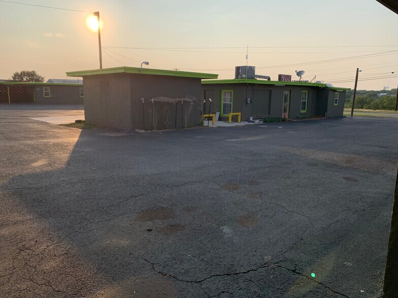 More Photos Of 1041 Westpoint Ave, Colorado City Hotel For Sale