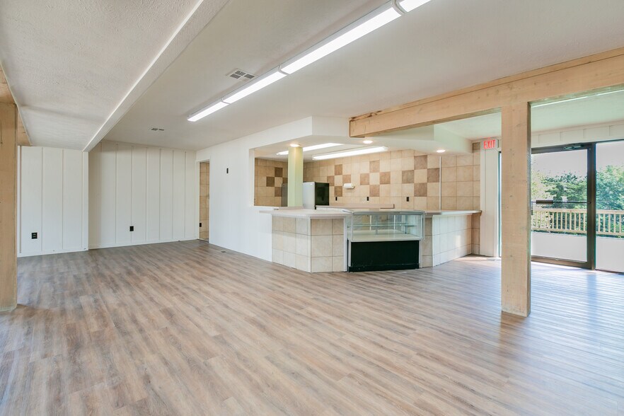 More Photos Of 1116 W Highway 76, Branson General Retail For Lease