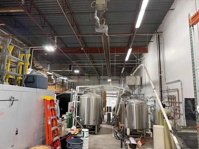 More Photos Of 103-114 S 11th St, West Des Moines Warehouse For Lease