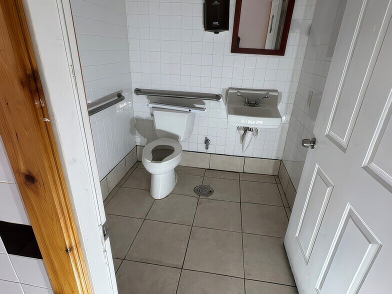 More Photos Of 970 S 200 W, Mount Pleasant Restaurant For Sale