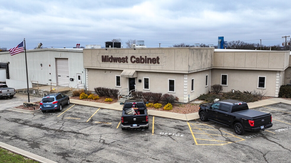 More Photos Of 1674 N Industrial Ave, Ottawa Manufacturing For Sale