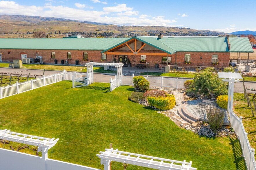 More Photos Of 1 Vineyard Way, Wenatchee Winery Vineyard For Sale