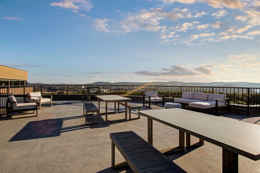 More Photos Of 6504 Bridgepoint Pky, Austin Office For Lease