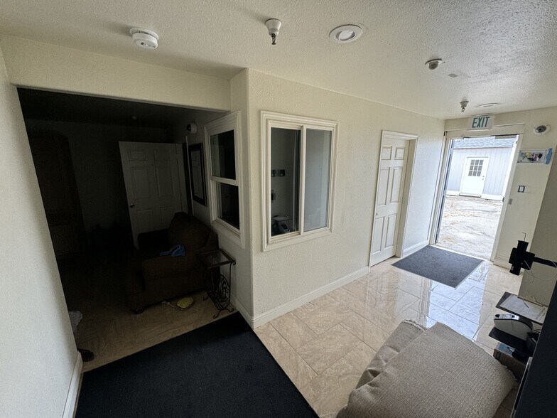 More Photos Of 1127 Chestnut St, Marysville Warehouse For Sale