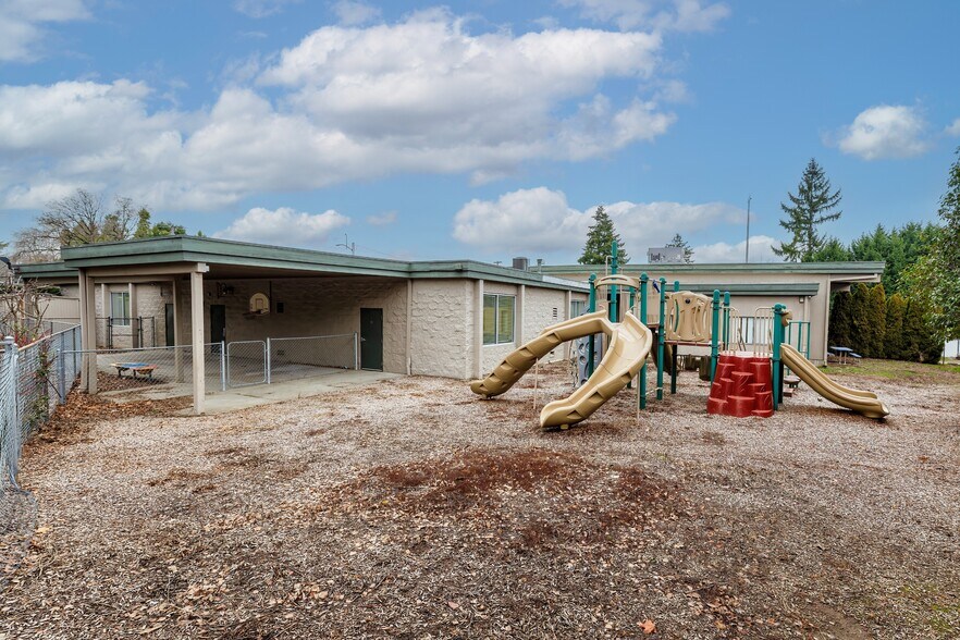 More Photos Of 2992 SE Monroe St, Milwaukie Daycare Center For Sale