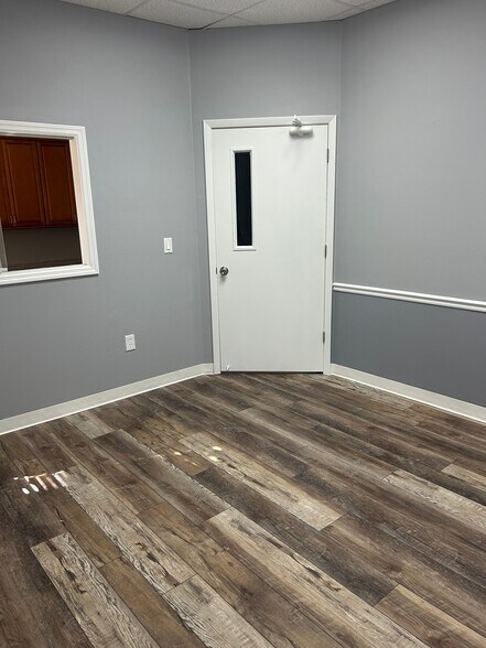 More Photos Of 18115 Us Hwy 41 N, Lutz Office For Sale